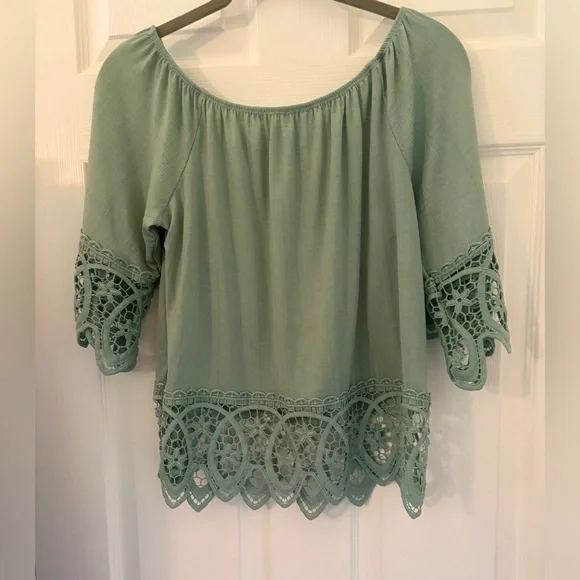 NWOT, Love Sage Med. Green Lace Accent Blouse - Picture 2 of 6